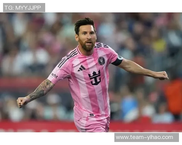 梅西倒地后迅速起身弧顶位置尝试兜射可惜偏出球门