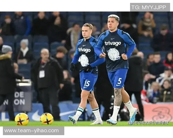 赖斯社交媒体分享约克雷斯合影称赞神枪手前锋展现默契与激情 赖斯社交媒体分享约克雷斯合影称赞神枪手前锋展现默契与激情